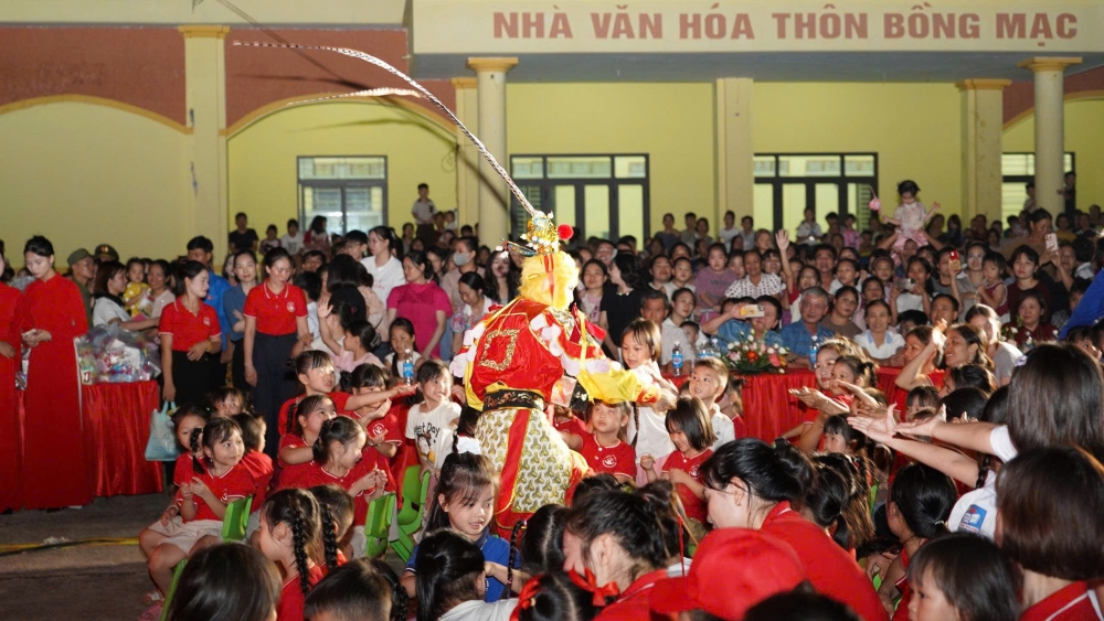 Thiếu nhi xã Yên Lãng tưng bừng đón Trung thu