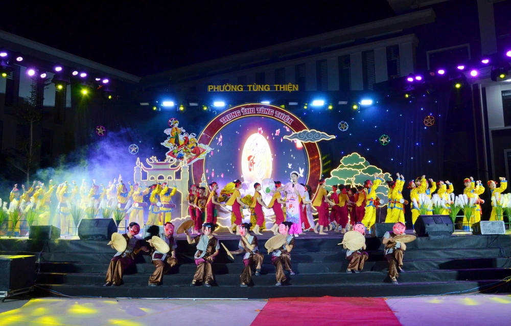 Thiếu nhi phường Tùng Thiện rạng rỡ đón Trung thu