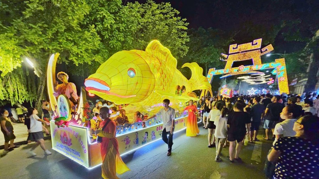 Rực rỡ sắc màu đêm hội