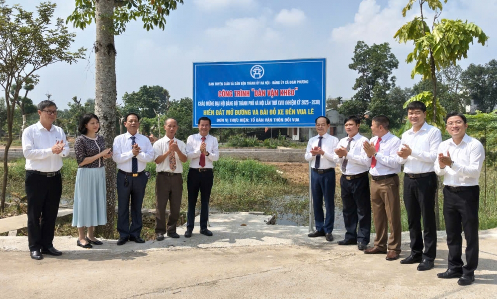 Ban Tuyên giáo và Dân vận Thành ủy gắn biển 