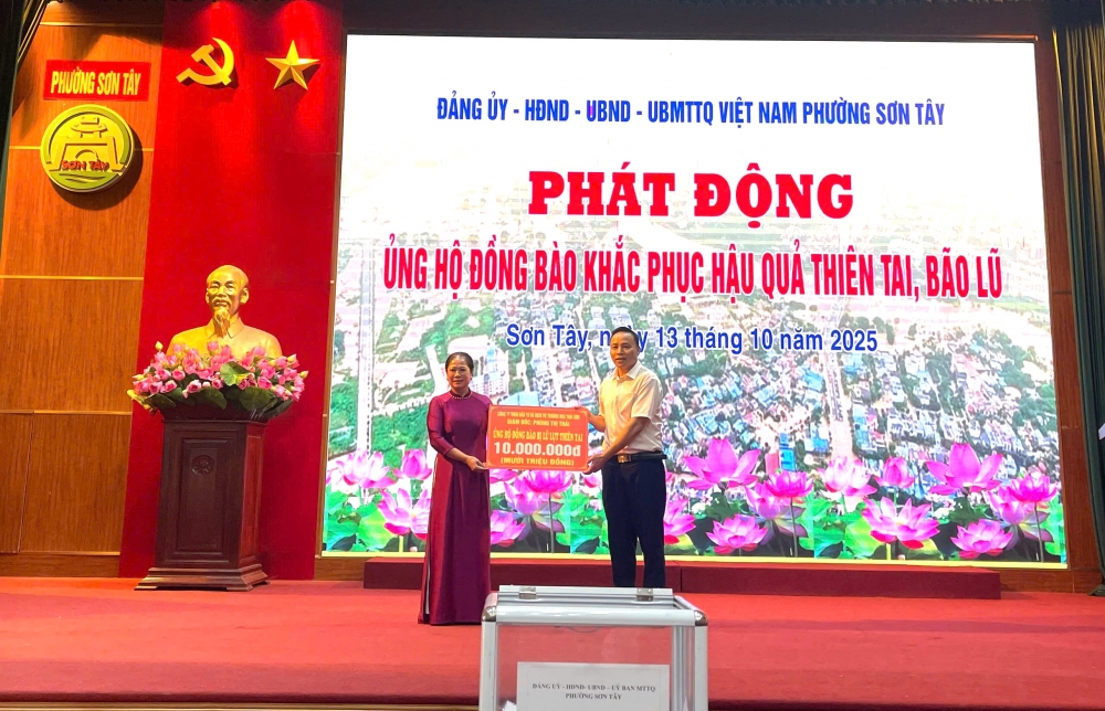 UB MTTQ VN phường Sơn Tây tiếp nhận ủng hộ từ các doanh nghiệp, nhà đồng hành. 