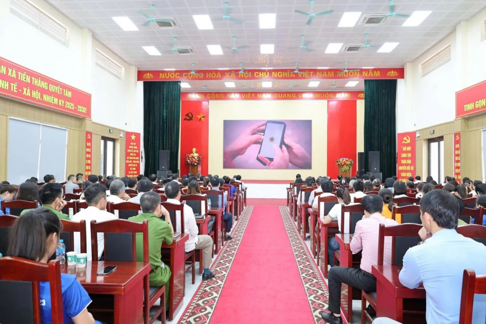 Sức sống mới từ chính quyền 2 cấp tại xã Tiến Thắng