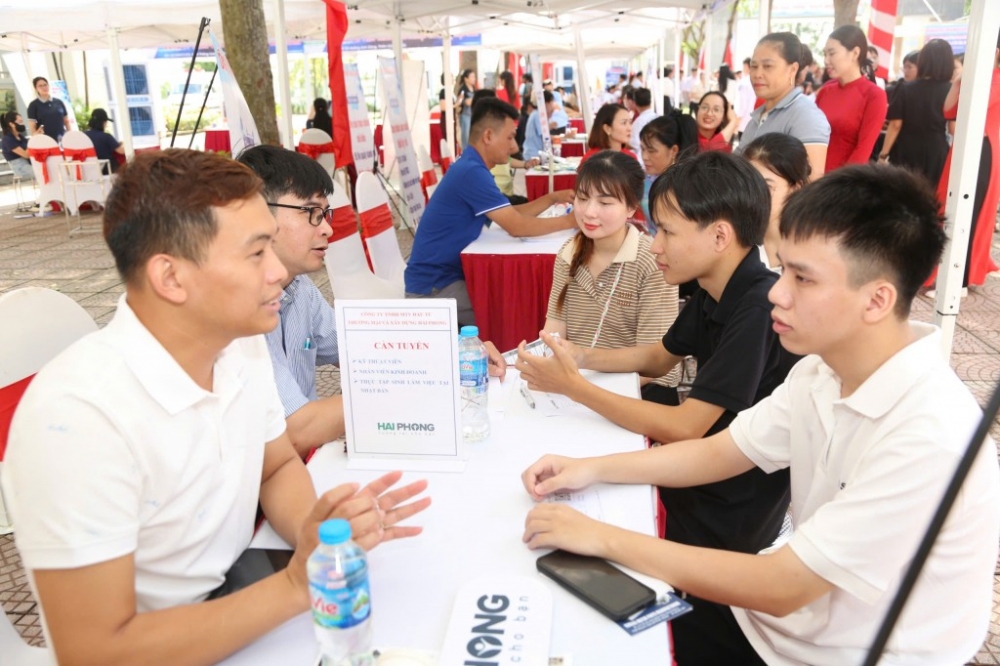 Hàng ngàn cơ hôi đến với người lao động tại phiên giao dịch việc làm lưu động xã Tiến Thắng