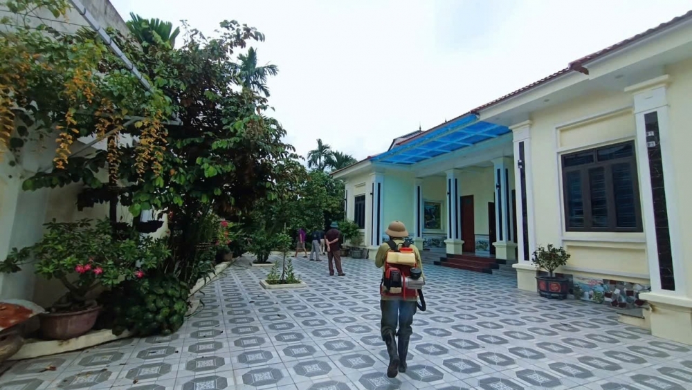 Phun hóa chất diện rộng xử lý ổ dịch Sốt xuất huyết