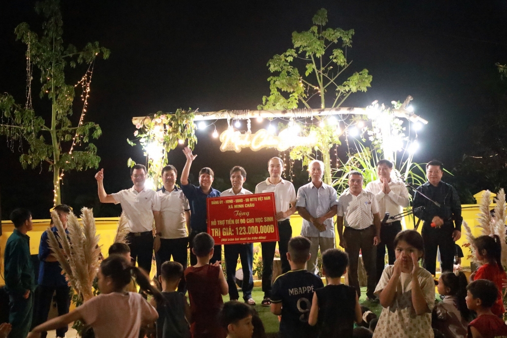 Đêm nhạc “Minh Châu Serenade show” rực rỡ tại đảo ngọc