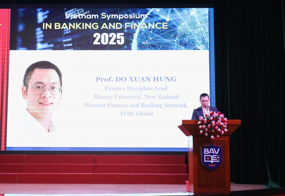 PGS.TS. Đỗ Xuân Hùng là Phó Giáo sư Tài chính và Giám đốc Chương trình Thạc sĩ Tài chính tại Trường Kinh doanh Massey (MBS), New Zealand PGS.TS. Đỗ Xuân Hùng là Phó Giáo sư Tài chính và Giám đốc Chương trình Thạc sĩ Tài chính tại Trường Kinh doanh Massey (MBS), New Zealand