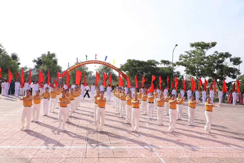 Đại hội thể dục thể thao xã Hồng Vân thắp sáng ngọn lửa đoàn kết Đại hội thể dục thể thao xã Hồng Vân thắp sáng ngọn lửa đoàn kết