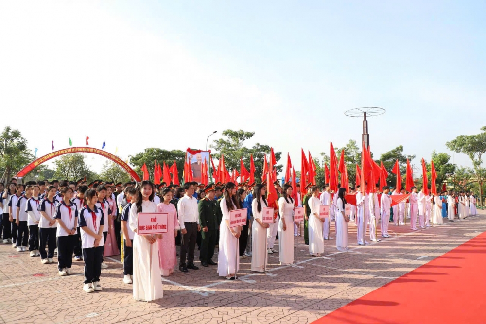 Đại hội thể dục thể thao xã Hồng Vân thắp sáng ngọn lửa đoàn kết Đại hội thể dục thể thao xã Hồng Vân thắp sáng ngọn lửa đoàn kết