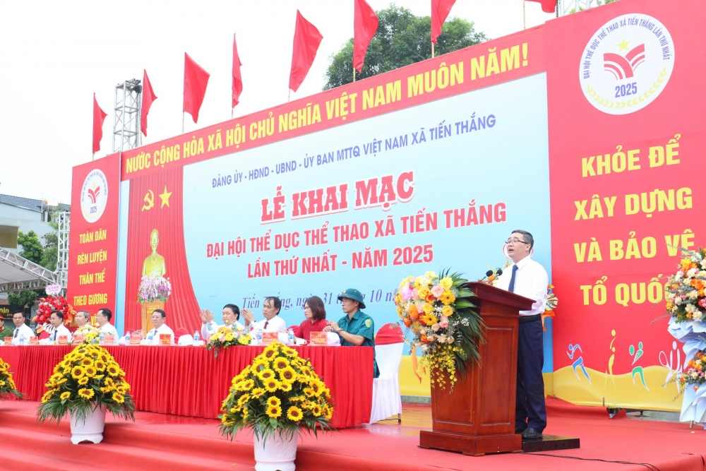 Xã Tiến Thắng: Hàng nghìn vận động viên cháy tinh thần thể thao dưới mưa lớn