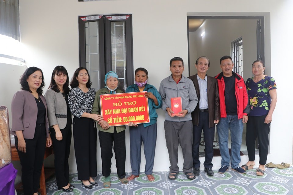 Bàn giao nhà đại đoàn kết cho hộ gia đình bà Nguyễn Thị Phê - thôn Cổ Liễn - xã Cổ Đông