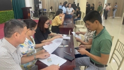 quan thanh xuan trao kinh phi ho tro nan nhan vu chay chung cu mini