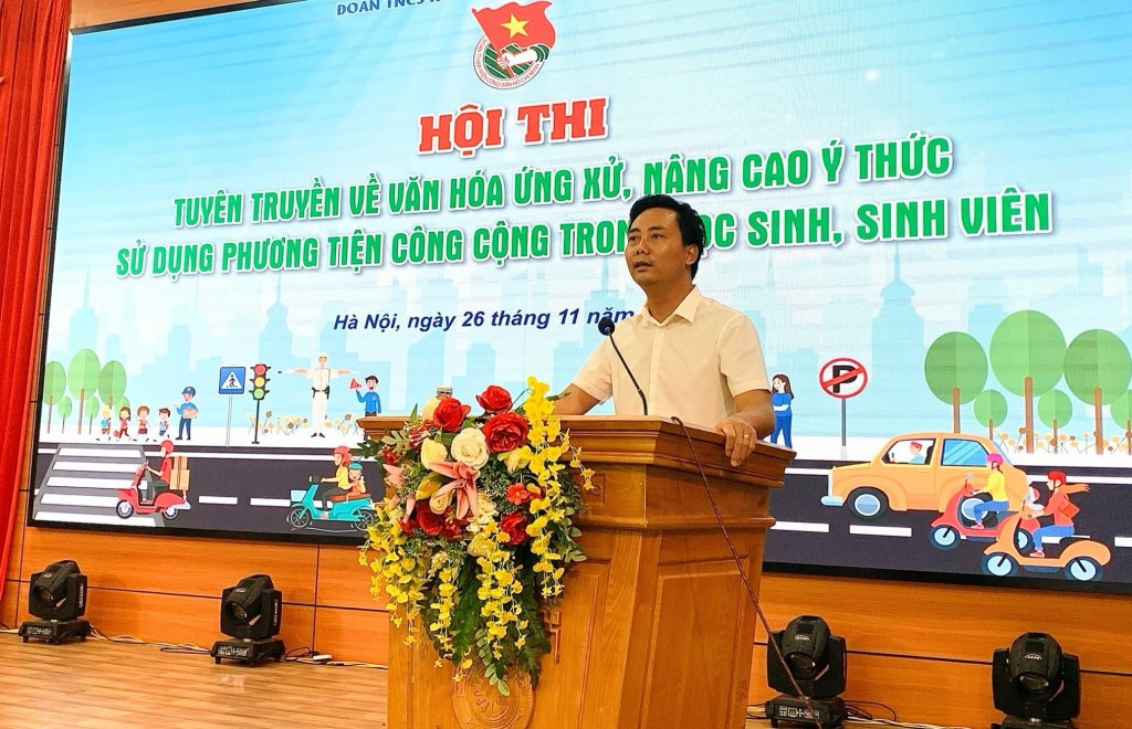 Dạy Teen Hà Nội về ý thức sử dụng phương tiện công cộng