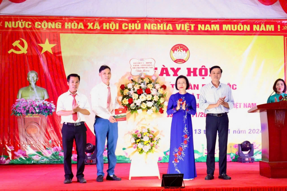 Người dân Đan Phượng "khoe" đặc sản địa phương trong ngày hội đại đoàn kết