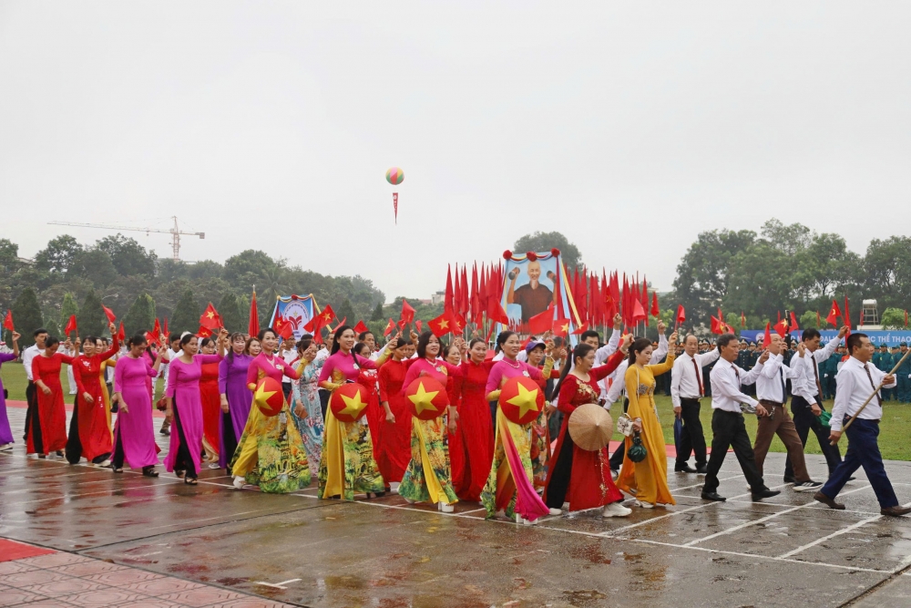 Quân và dân phường Tùng Thiện chung ý chí thể dục, thể thao