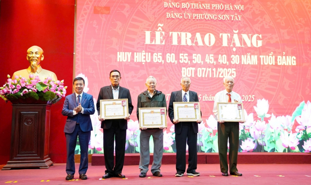 Đảng viên lão thành phường Sơn Tây phát huy tinh thần 