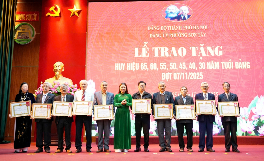 Đảng viên lão thành phường Sơn Tây phát huy tinh thần 