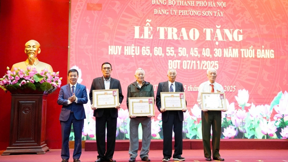 Đảng viên lão thành phường Sơn Tây phát huy tinh thần "tuổi cao, gương sáng"