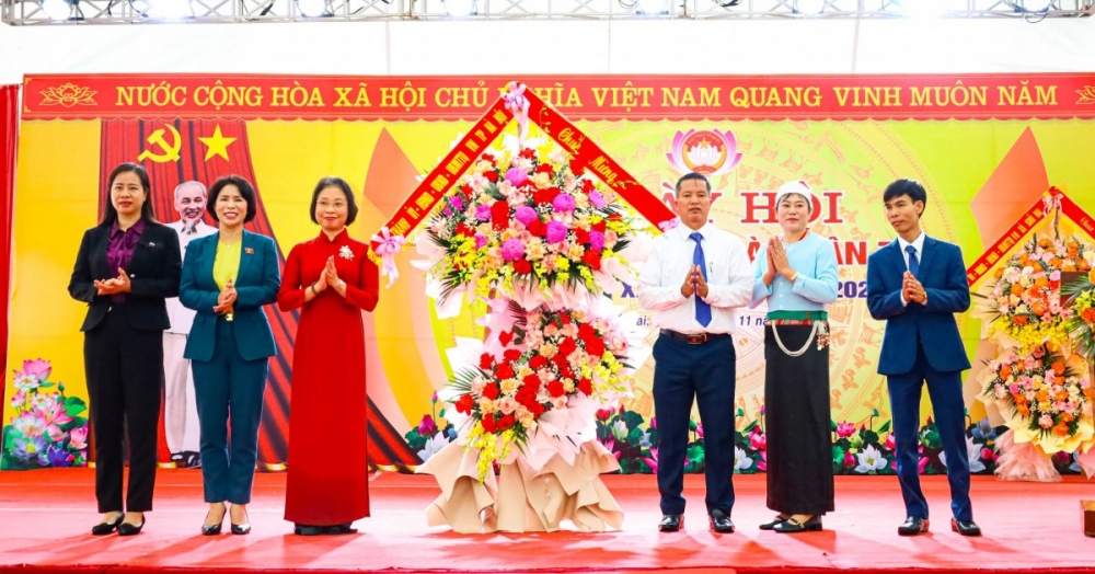 ồng chí Phạm Thị Thanh Mai, Thành ủy viên, Phó Chủ tịch HĐND Thành phố, Phó Trưởng đoàn Đại biểu Quốc hội thành phố Hà Nội; đồng chí Trần Thị Nhị Hà, Phó Chủ nhiệm Ủy ban Dân nguyện, Giám sát Quốc hội