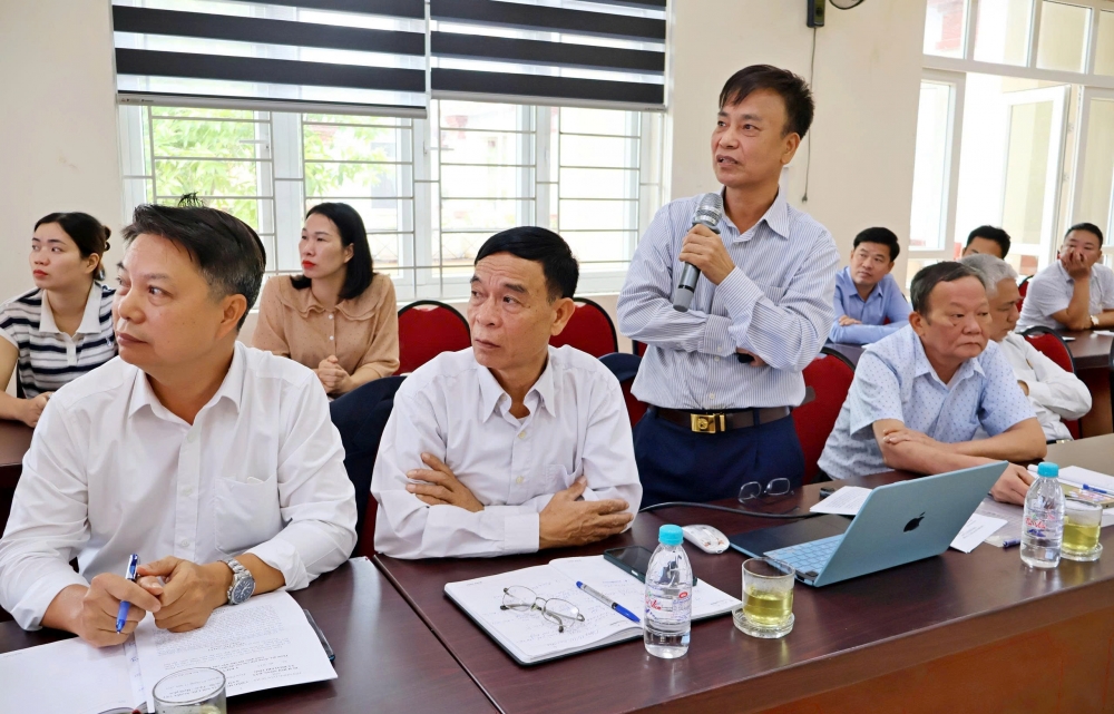 Đảng viên xã Đoài Phương góp ý tâm huyết vào dự thảo văn kiện Đại hội Đảng