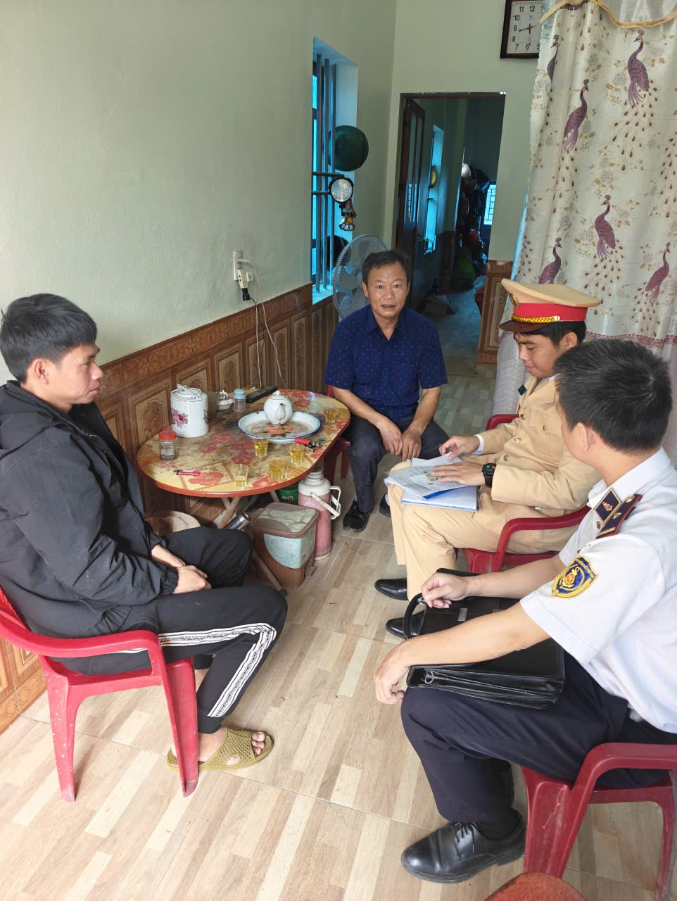 Xử lý bến bãi tập kết vật liệu xây dựng không phép trên tuyến sông Hồng