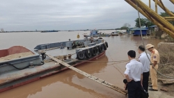 Xử lý bến bãi tập kết vật liệu xây dựng không phép trên tuyến sông Hồng