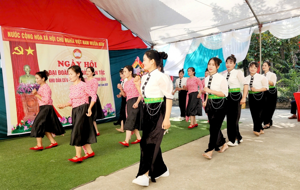 Rộn ràng ngày hội đoàn kết tại xã đảo Minh Châu