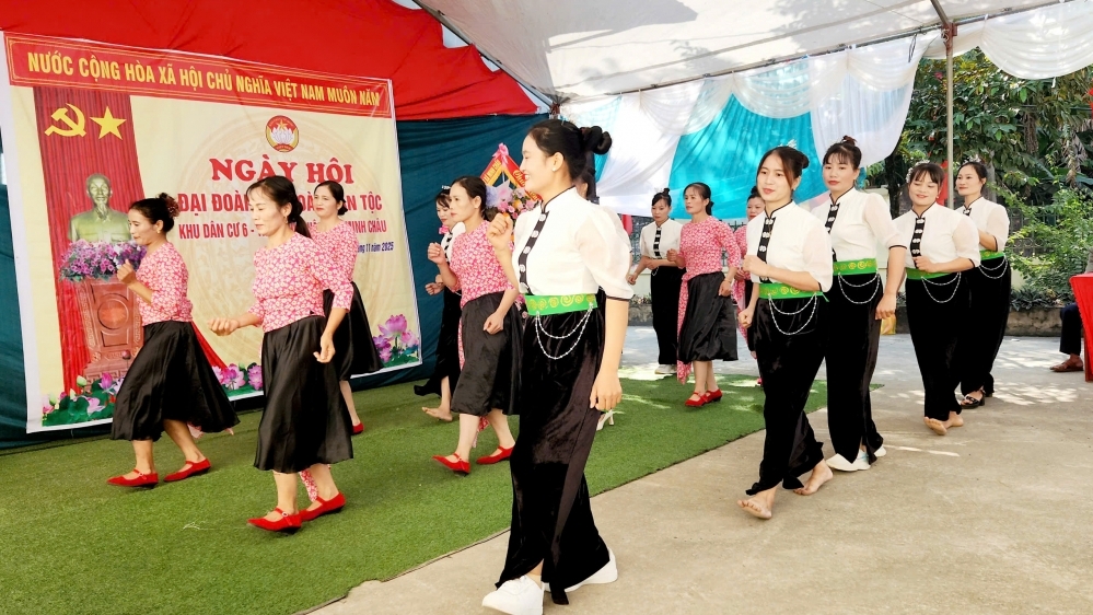 Rộn ràng Ngày hội Đại đoàn kết tại xã đảo Minh Châu