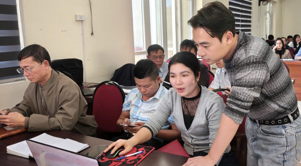 Xã Đoài Phương triển khai chiến dịch 10 ngày đêm làm sạch, chuẩn hóa dữ liệu đảng viên