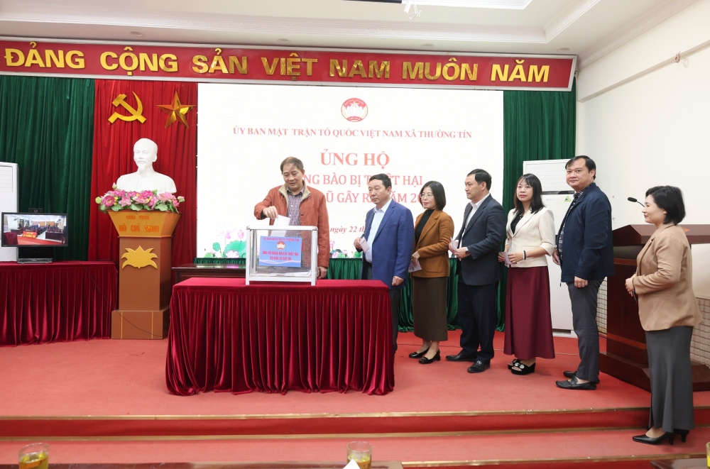 Xã Thường Tín chia sẻ khó khăn với đồng bào vùng lũ lụt