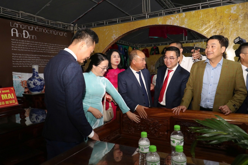 Xã Phú Xuyên (Hà Nội) tưng bừng khai mạc Lễ hội vinh danh làng nghề