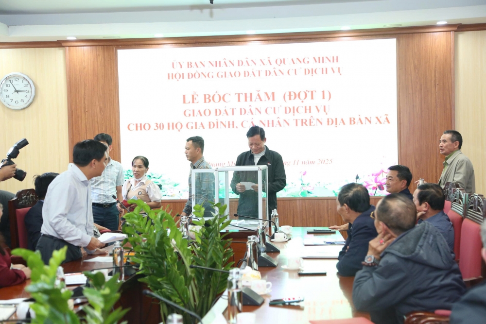 Gỡ “nút thắt” 2 thập kỷ: Đất dịch vụ đến tay người dân Quang Minh