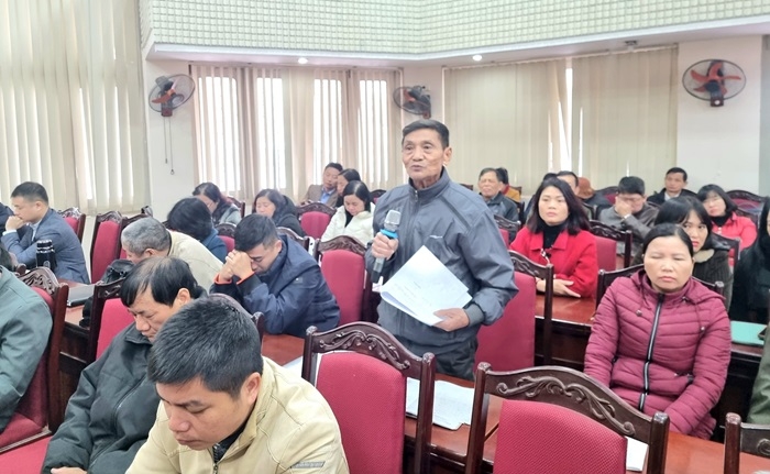 cử tri thị xã Sơn Tây trình bày kiến nghị với tổ đại biểu