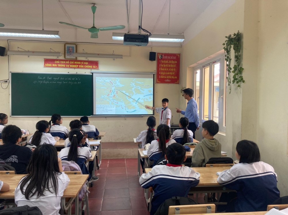 Học sinh trường học lịch sử