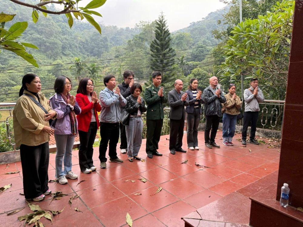 Người làm báo Thủ đô dâng hương tưởng nhớ liệt sỹ tại biên giới phía Bắc