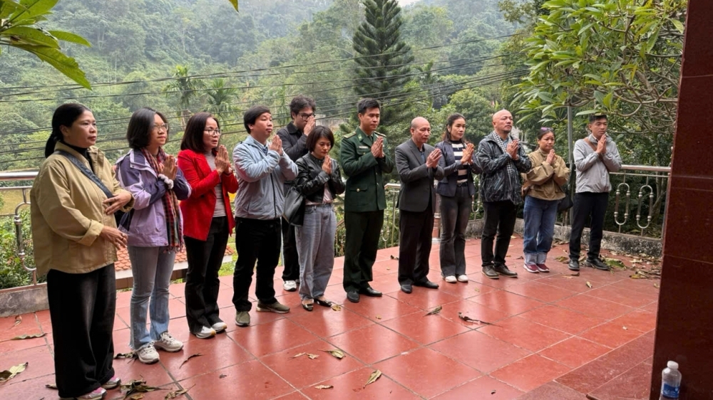 Người làm báo Thủ đô dâng hương tưởng nhớ liệt sỹ tại biên giới phía Bắc