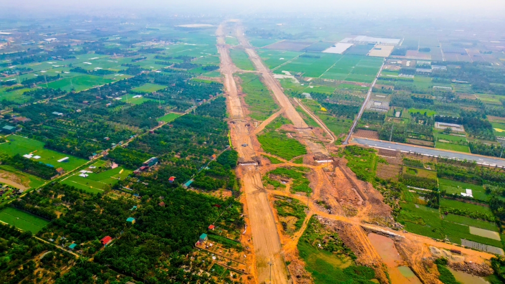 Hiện trạng đường dẫn lên câu Hồng Hà