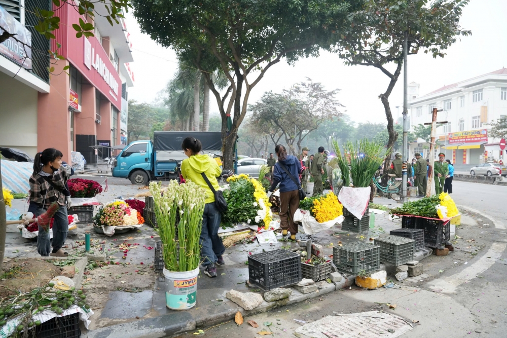 Trả lại thông thoáng cho khu vực vỉa hè quanh thành cổ Sơn Tây Trả lại thông thoáng cho khu vực vỉa hè quanh thành cổ Sơn Tây