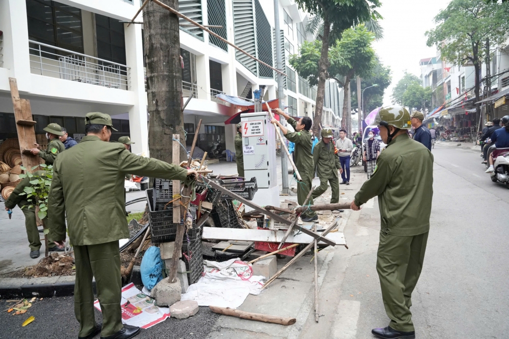 Sơn Tây ra quân giải quyết điểm nghẽn trật tự đô thị Sơn Tây ra quân giải quyết điểm nghẽn trật tự đô thị