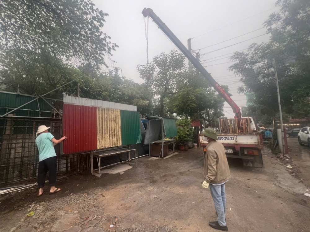 Xã Quang Minh ra quân giải tỏa vi phạm trật tự đô thị, lập lại kỷ cương Xã Quang Minh ra quân giải tỏa vi phạm trật tự đô thị, lập lại kỷ cương