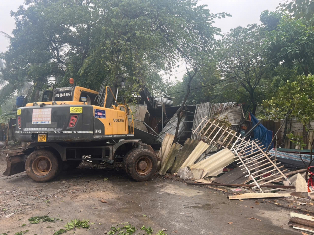 Xã Quang Minh ra quân giải tỏa vi phạm trật tự đô thị, lập lại kỷ cương Xã Quang Minh ra quân giải tỏa vi phạm trật tự đô thị, lập lại kỷ cương