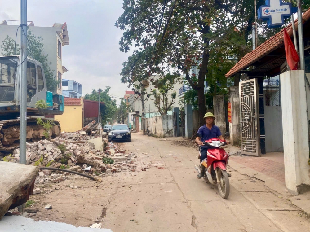 Xã Mê Linh đã hoàn thành khối lượng công việc đáng kể trong nhiệm vụ GPMB phục vụ thi công cầu Hồng Hà