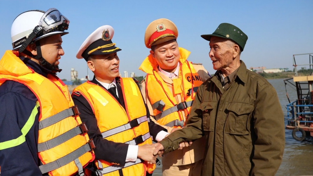 Công an Hà Nội lan tỏa phong trào thi đua “Ba nhất” trên những tuyến sông