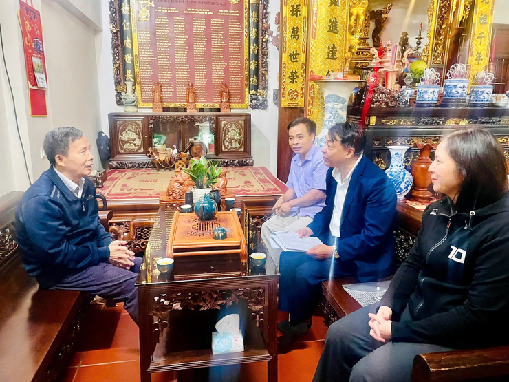 Các tổ chức chính trị đến nhà dân để vận động tuyên truyền.