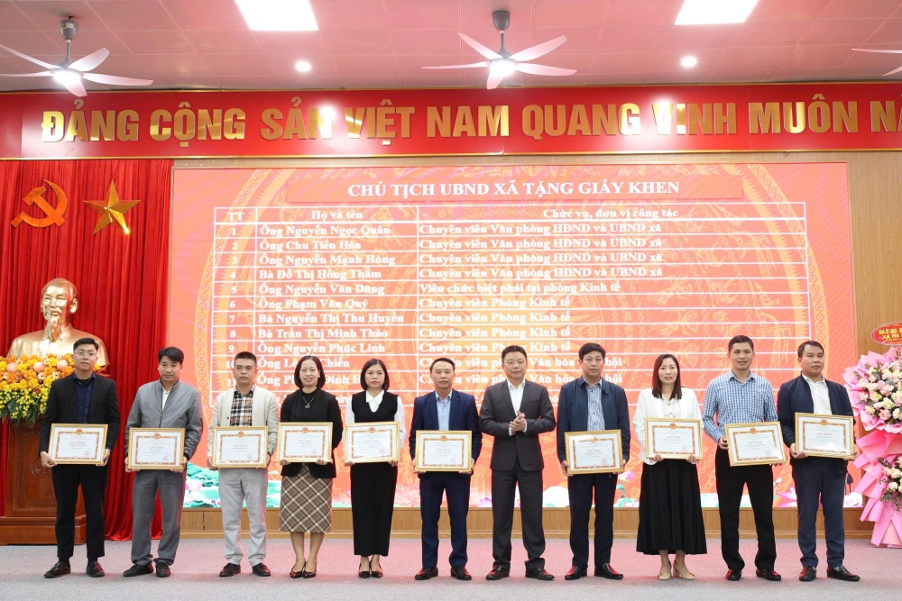 Xã Mê Linh biểu dương các tập thể, cá nhân tiêu biểu trong GPMB Vành đai 4 Xã Mê Linh biểu dương các tập thể, cá nhân tiêu biểu trong GPMB Vành đai 4