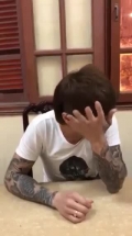 "Khá bảnh" đã khóc nức nở trong đồn công an.