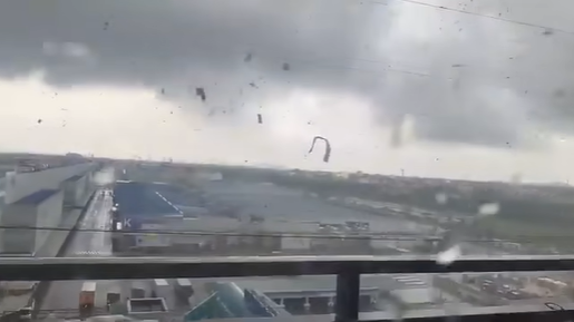 Lốc xoáy ở Bắc Ninh