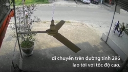 Xe tập lái lao vào nhà dân ở Bắc Giang