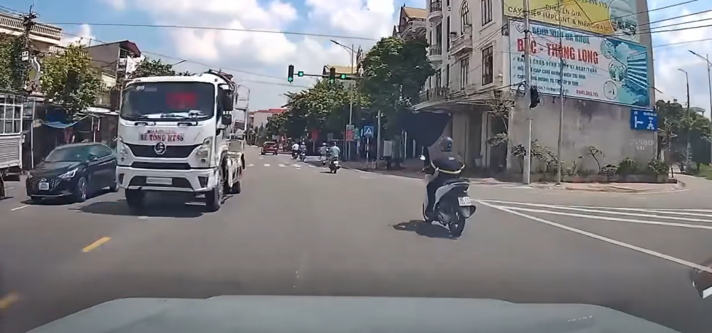 Bắc Ninh: Xử lý lái xe ô tô cố tình vượt ẩu tại ngã tư Quốc lộ 31