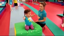 Bé gái mất tứ chi khiến cả thế giới ngả mũ khâm phục