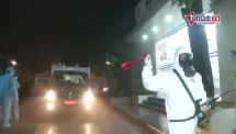 Binh chủng Hoá học dùng phương tiện đặc chủng phun khử khuẩn BV Bạch Mai